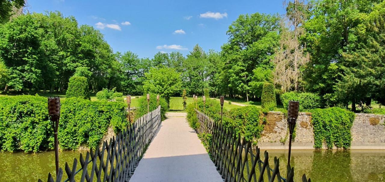 Chateau De La Cour Senlisse Exterior photo